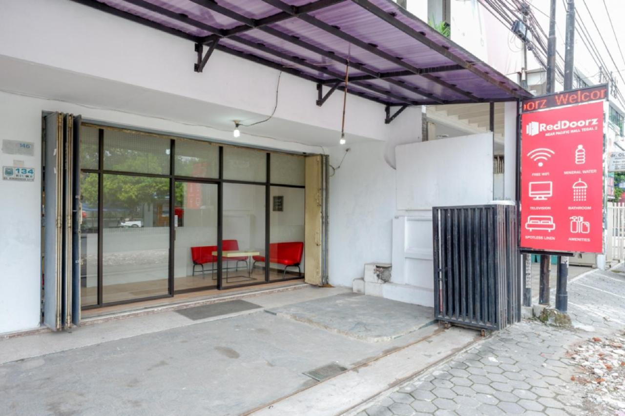 Wisma tamu Reddoorz Near Pacific Mall 2 Tegal (Central Java)