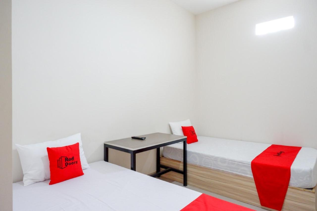 Wisma tamu Reddoorz Near Pacific Mall 2