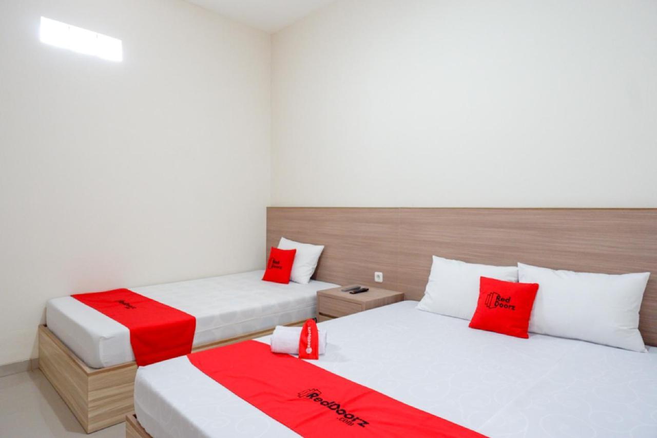 Wisma tamu Reddoorz Near Pacific Mall 2 2*