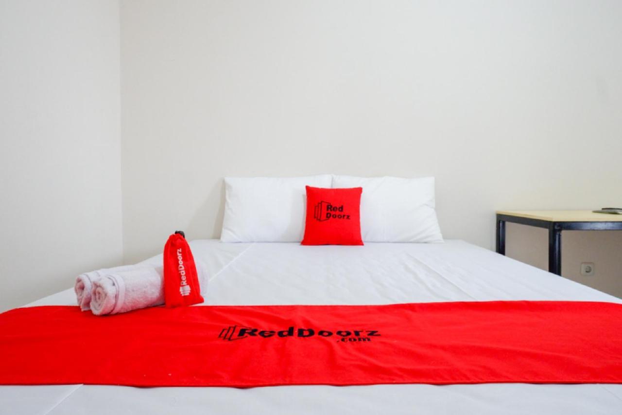 Wisma tamu Reddoorz Near Pacific Mall 2