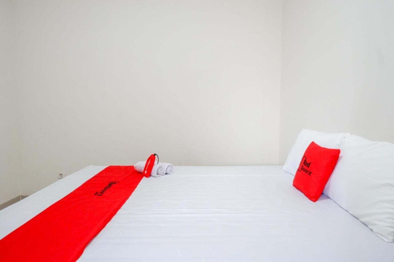 Reddoorz Near Pacific Mall 2 Tegal (Central Java)
