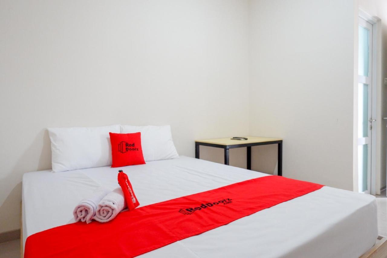 Wisma tamu Reddoorz Near Pacific Mall 2 Tegal (Central Java)